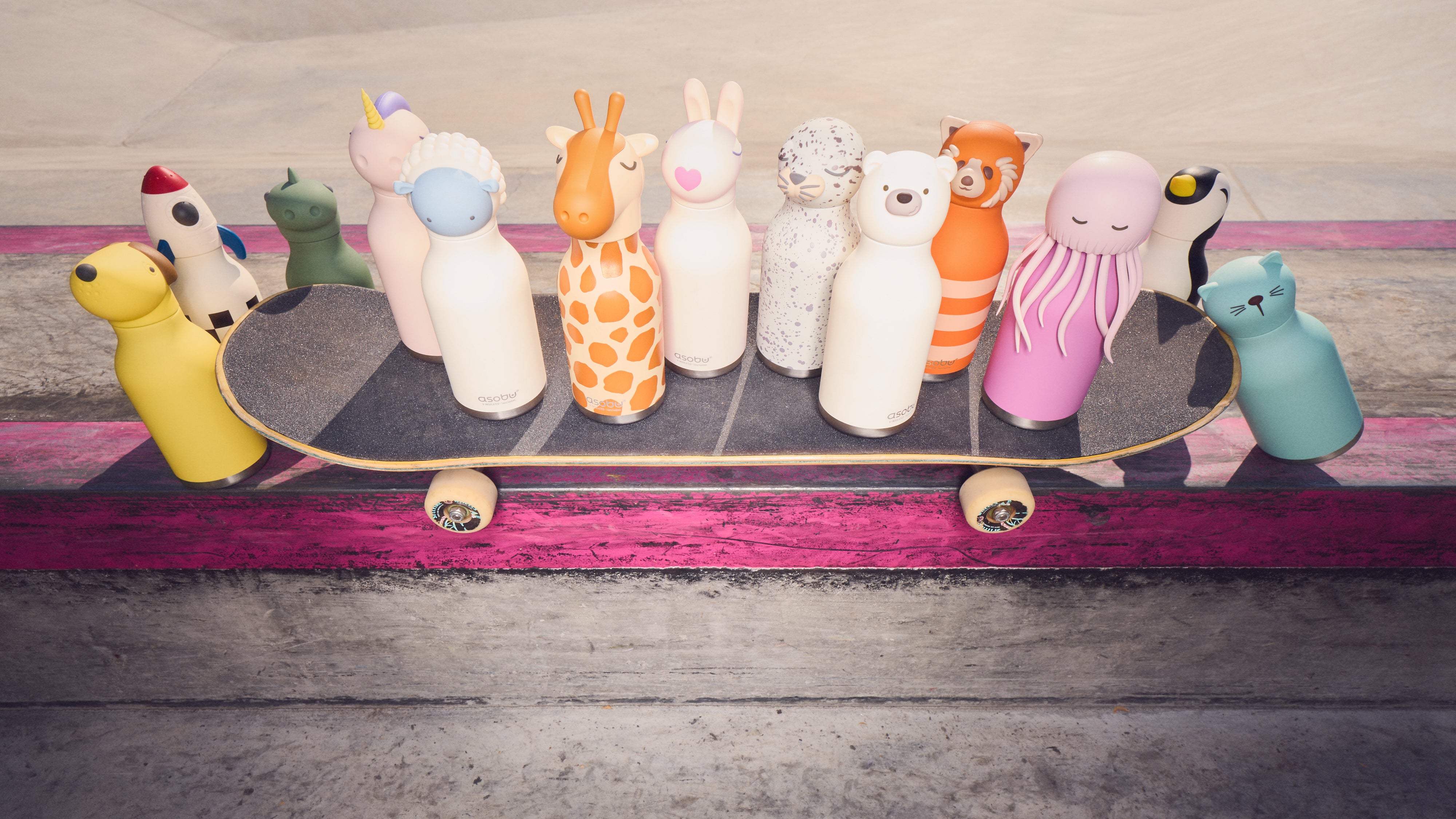 Butelka termiczna ze słomką Bestie Asobu – Czerwona Panda 460 ml