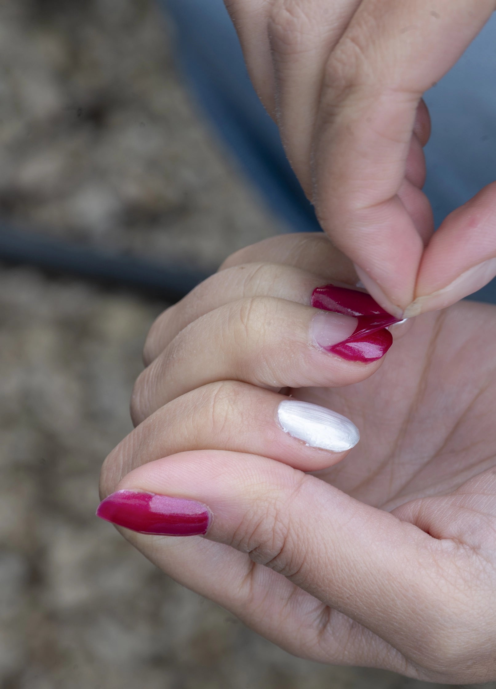 Odklejalny lakier do paznokci dla dzieci Namaki – Malinowy