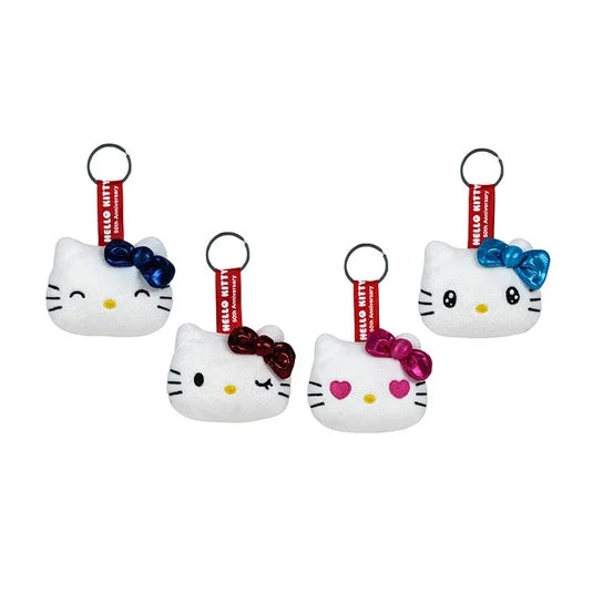 Chaveiro de pelúcia Hello Kitty em quatro padrões diferentes com laços coloridos e um anel de metal