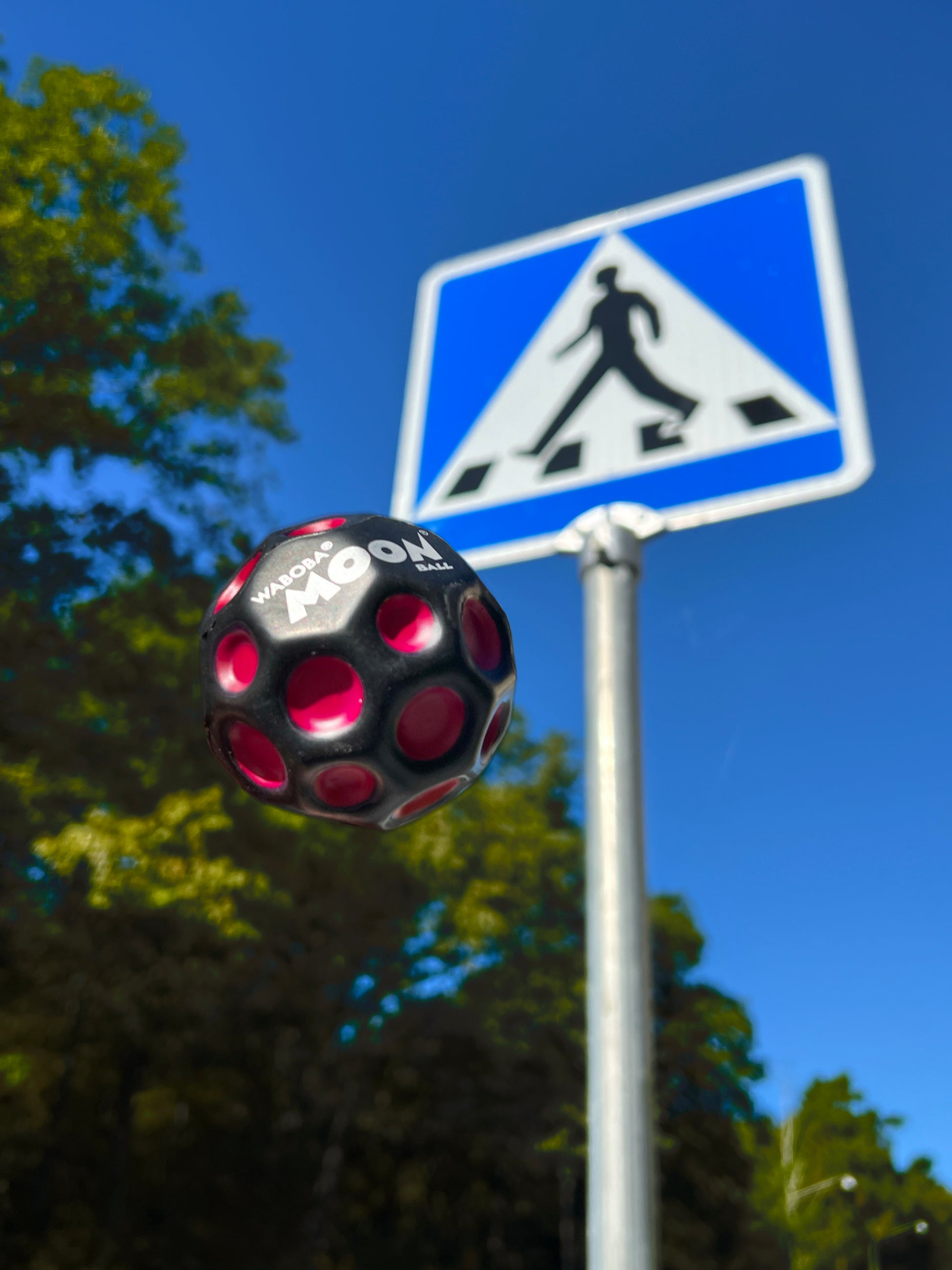 Waboba® UV Moon ball