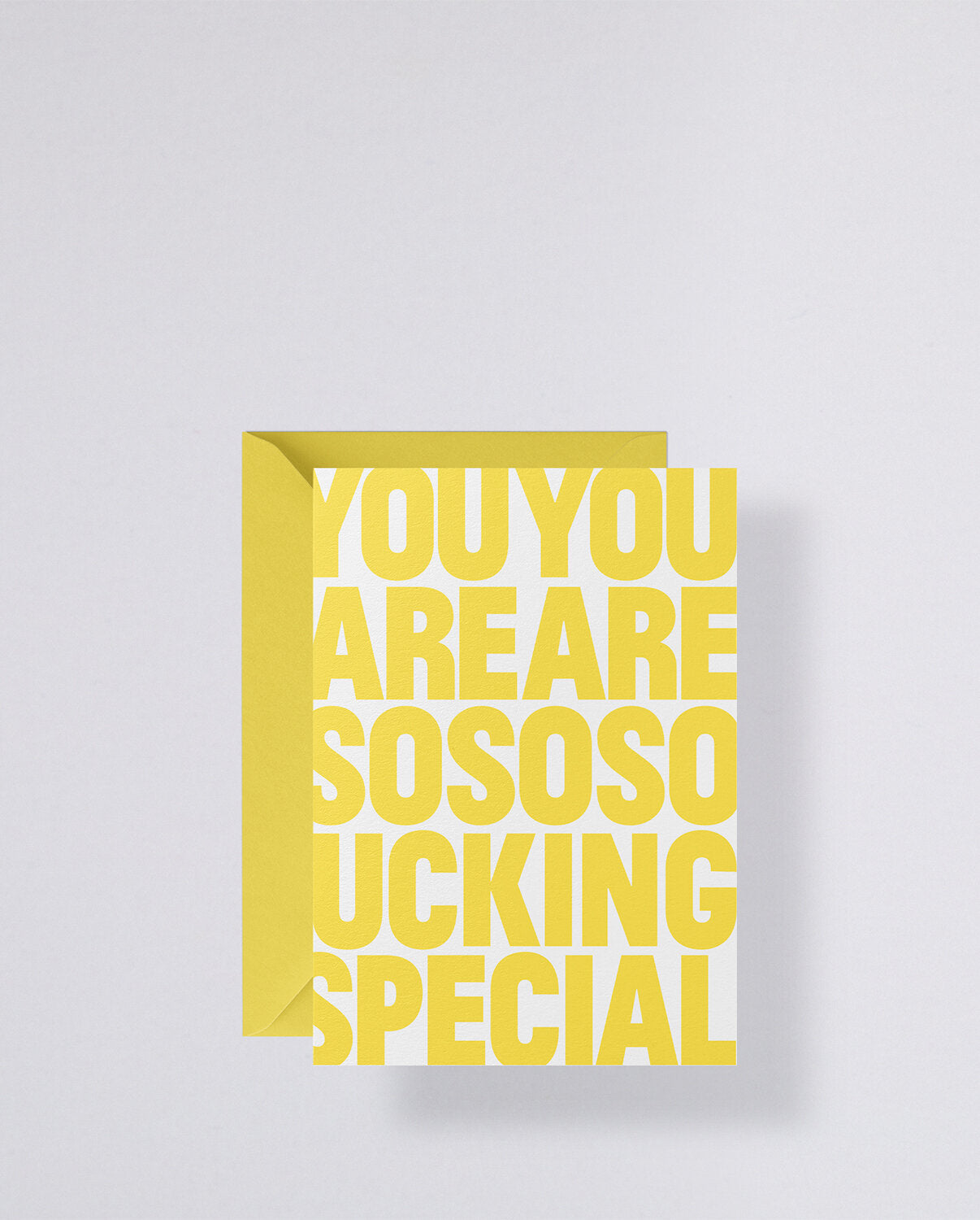 Żółta kartka okolicznościowa z napisem You Are So Special i żółtą kopertą od BV JACOB COMPANY