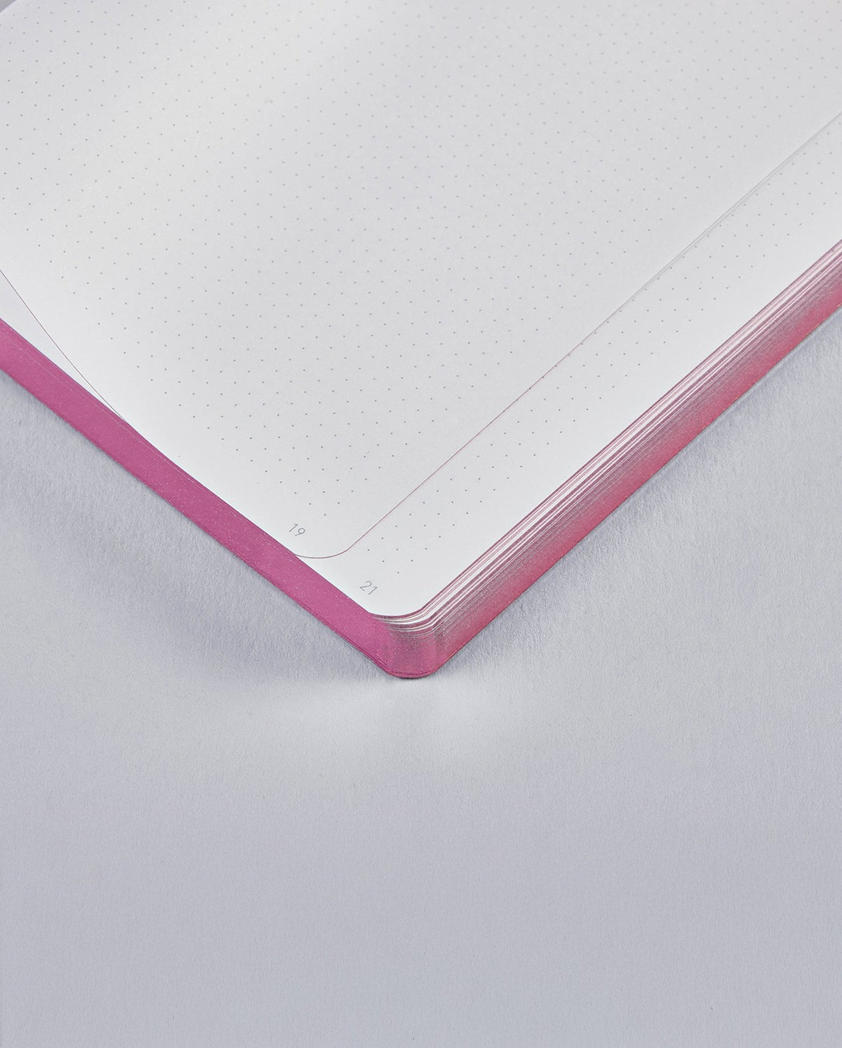 nuuna Metallic Muse S – Chromatic Drift