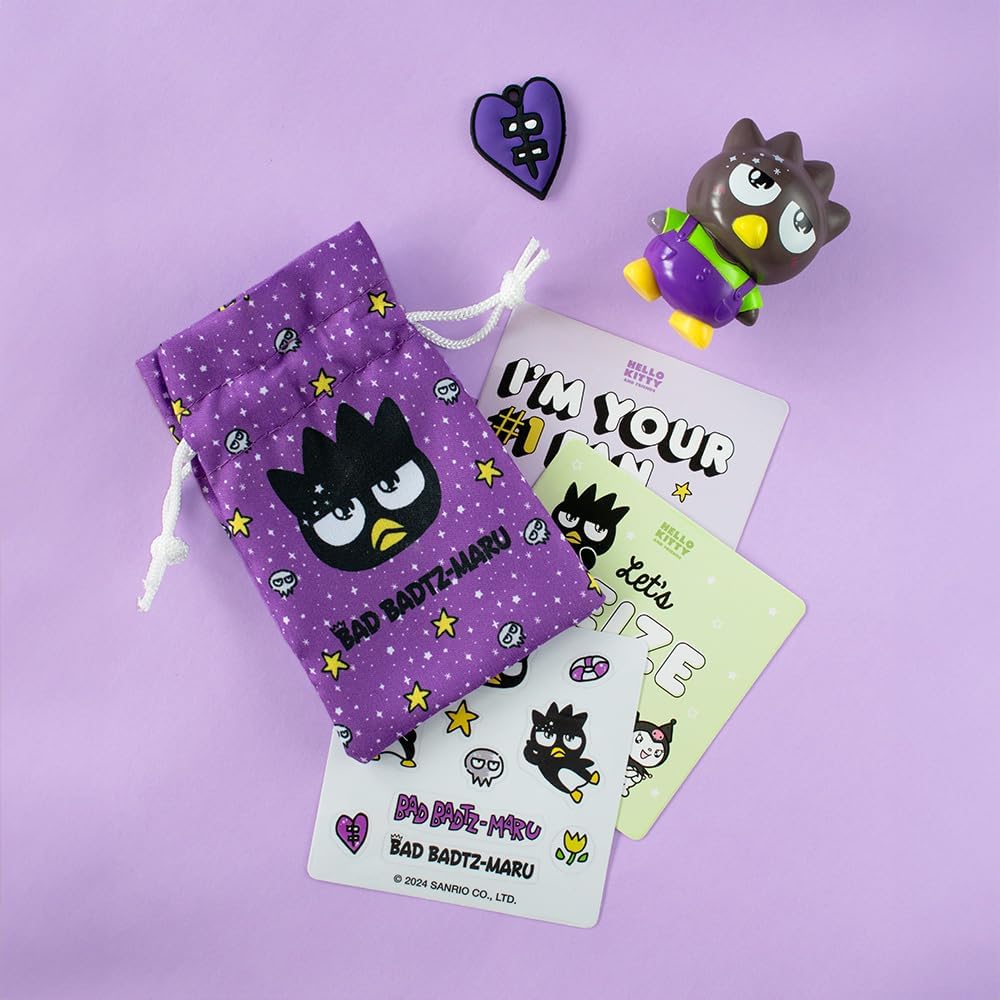 Figurka Badtz-Maru Hello Kitty z fioletowym woreczkiem i kartami kolekcjonerskimi od LOQI