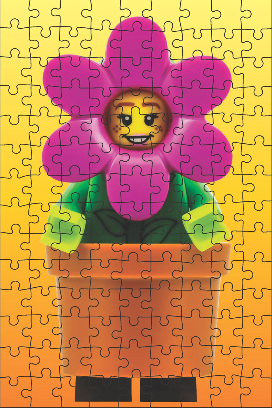 Minipuzzle LEGO przedstawiające figurkę w kostiumie kwiatu doniczkowego na pomarańczowym tle