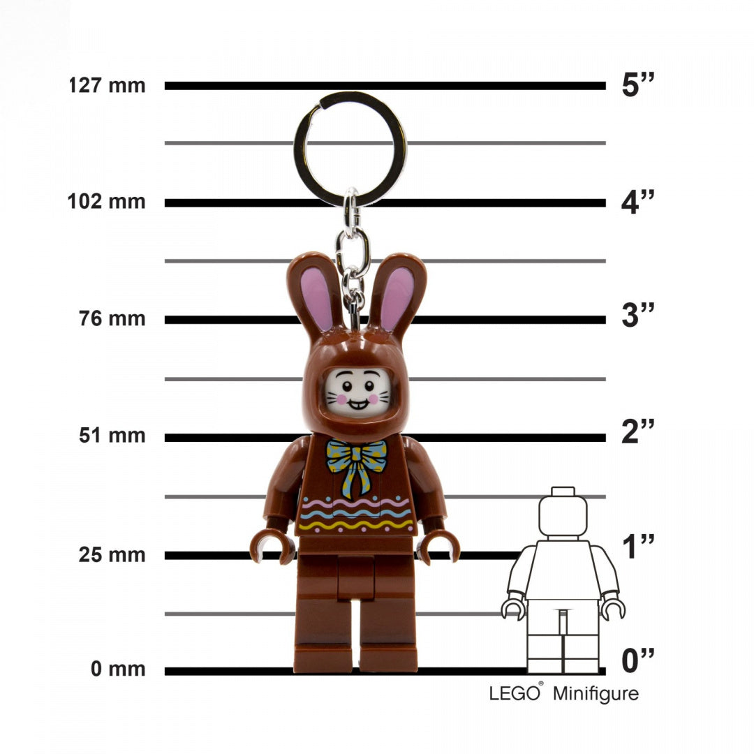 Brelok MOB z figurką LEGO królika w brązowym kostiumie z uszami i kolorową kokardą