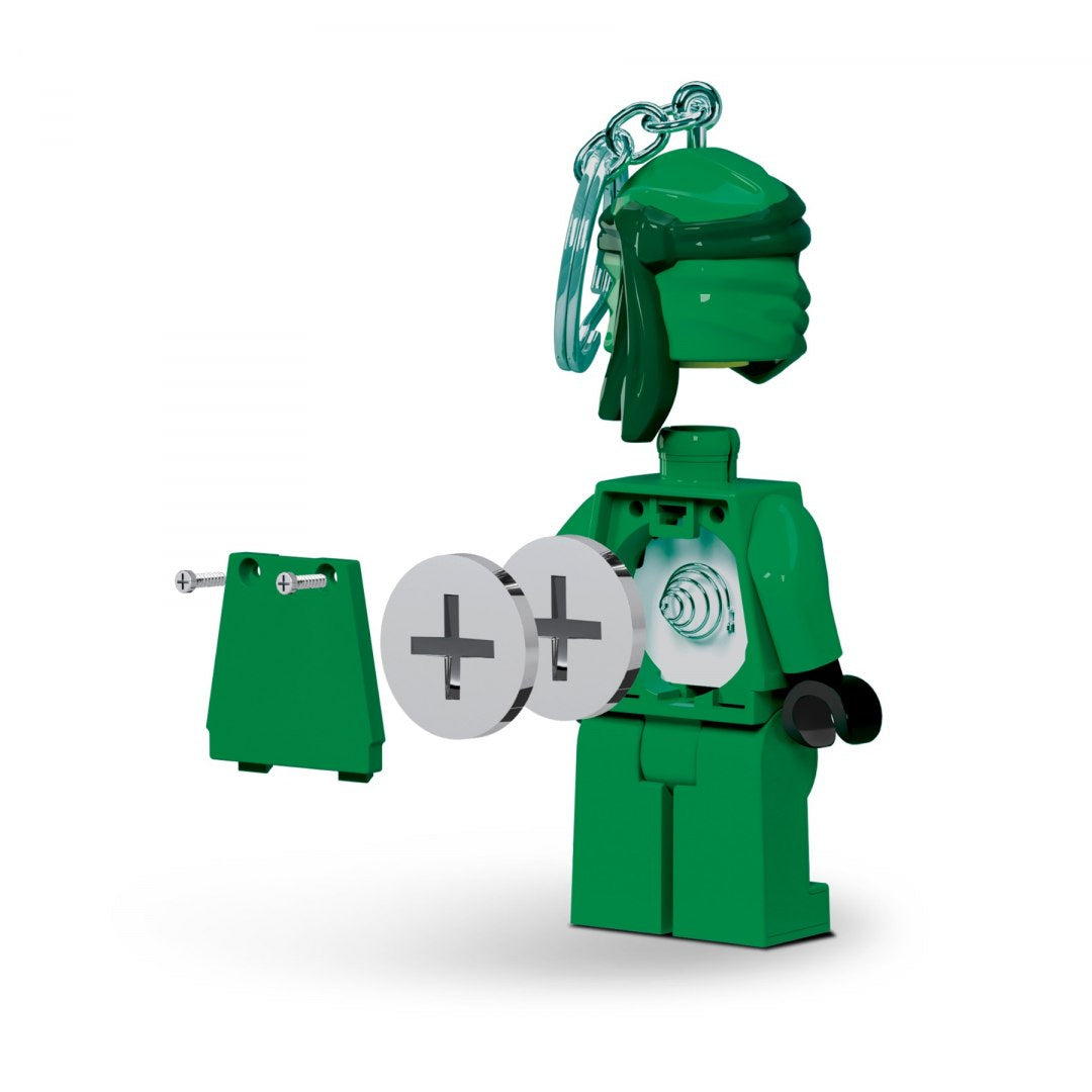 MOB brelok z latarką LEGO Ninjago w kolorze zielonym pokazujący otwartą obudowę na baterie