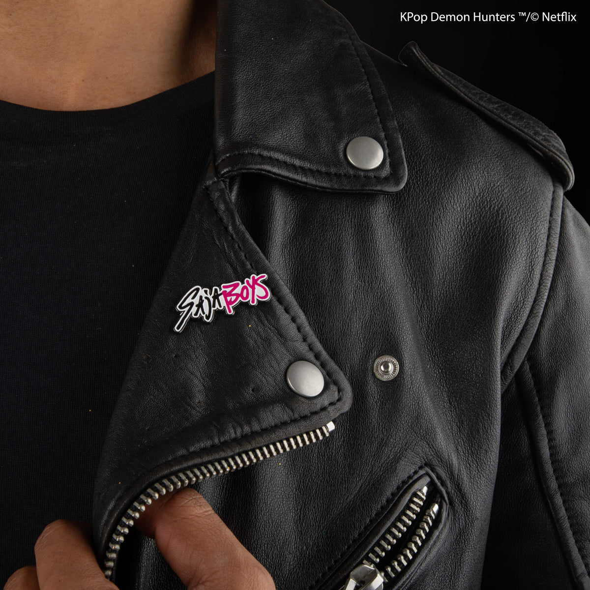 Metal pin Demon Hunters - Saja Boys