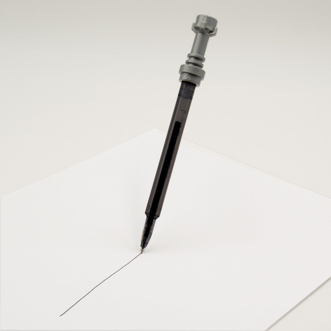 Długopis żelowy LEGO Star Wars z czarnym tuszem na białej kartce papieru