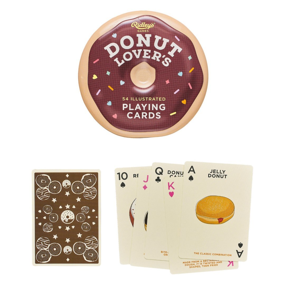 Karty do gry z motywem donutów w okrągłym pudełku z napisem Donut Lover's od BV JACOB COMPANY