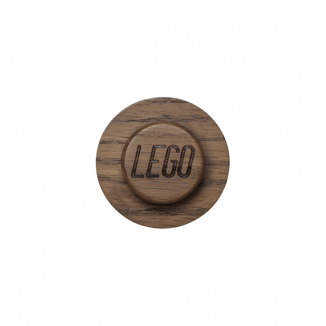 Drewniany element z logo LEGO z kolekcji drewniane wieszaki LEGO od BV JACOB COMPANY