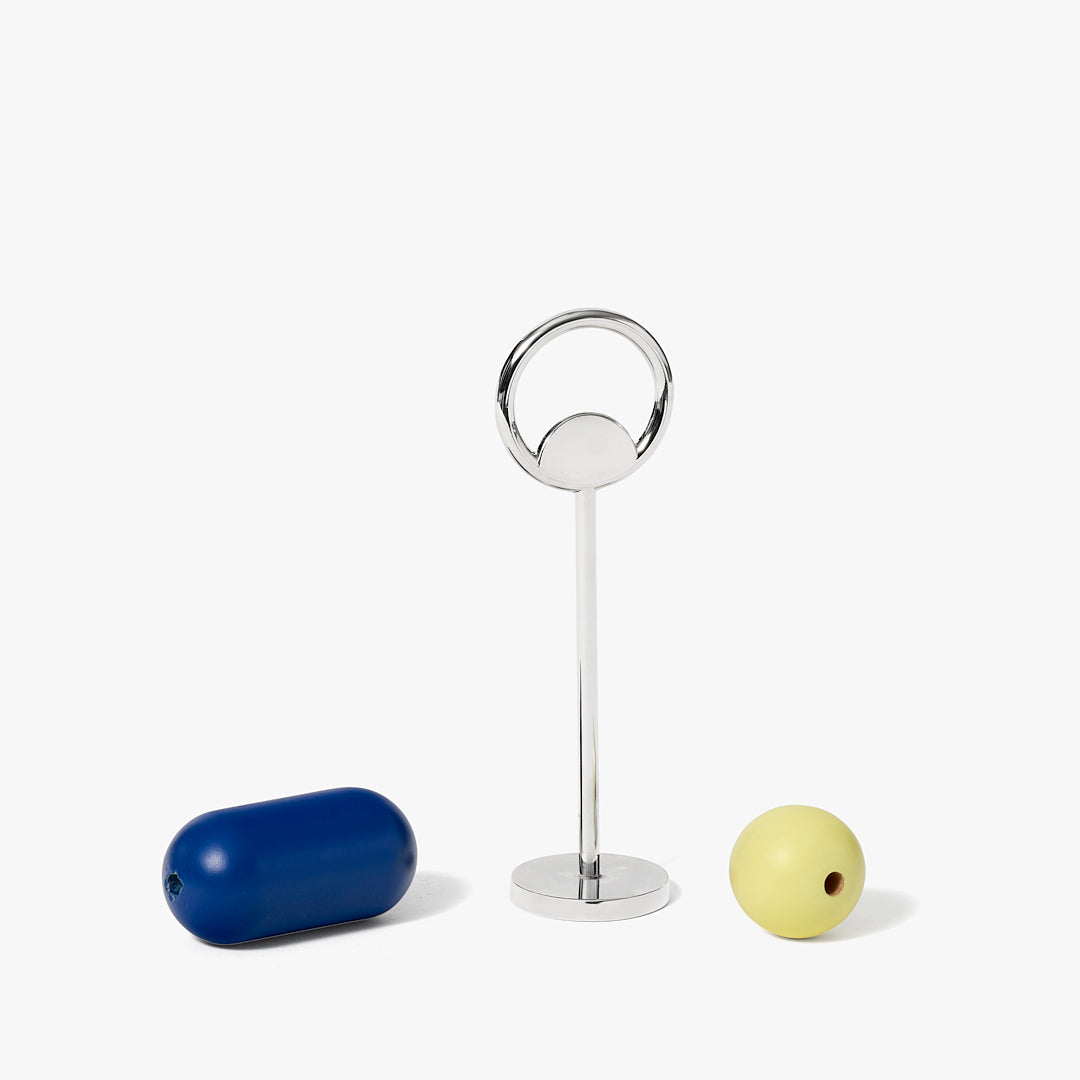 Otwieracz do butelek design od Areaware z metalowym uchwytem i kolorowymi detalami