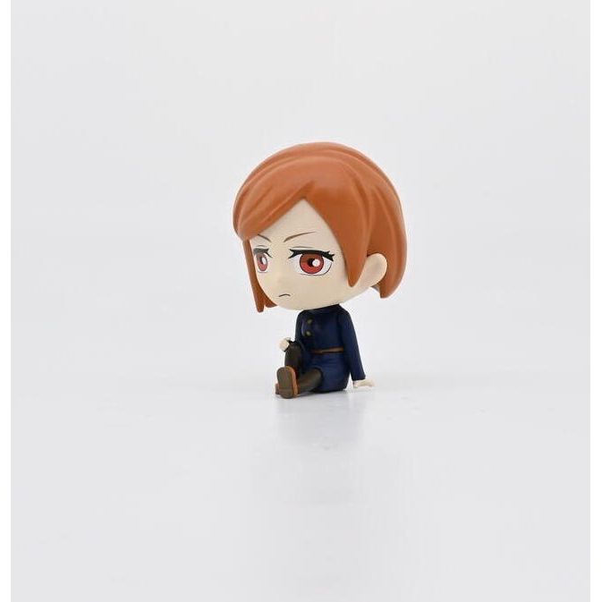 bobble head Jujutsu Kaisen figurka Yamann siedząca postać z czerwonymi włosami