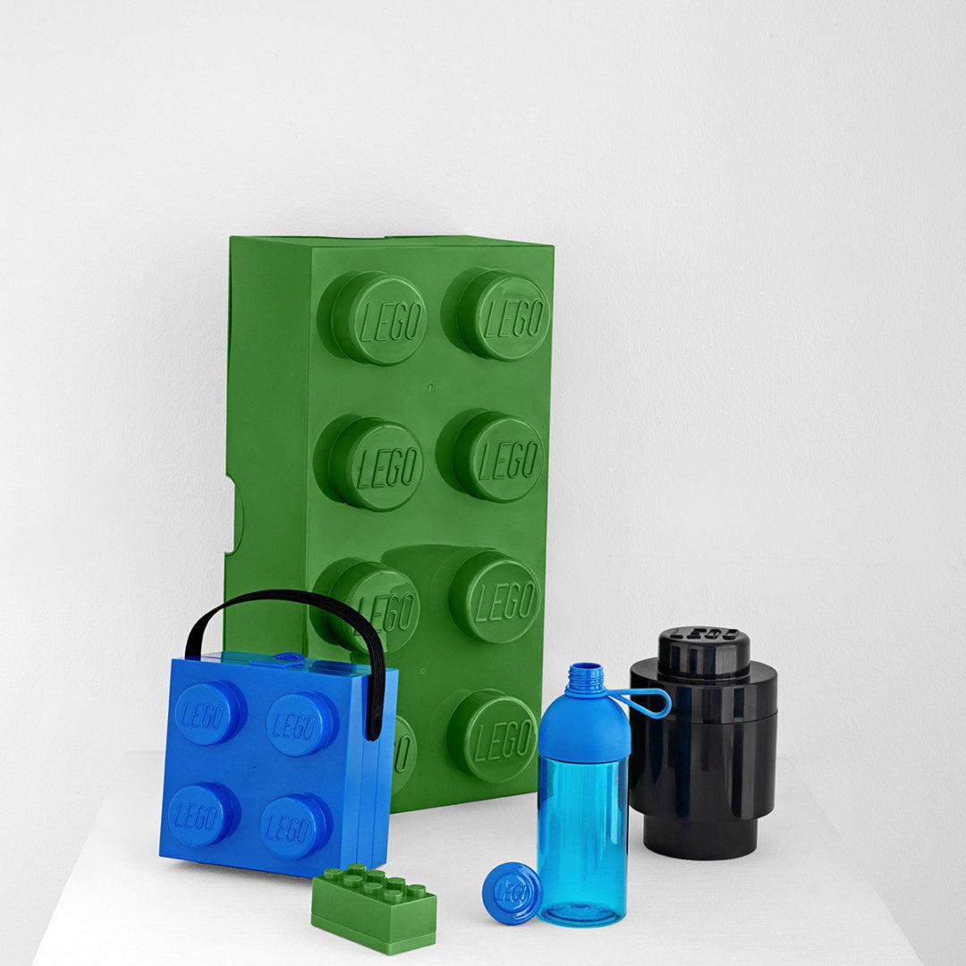 Lunchbox klocek LEGO w kolorze zielonym i niebieskim z butelką na wodę i klockiem LEGO