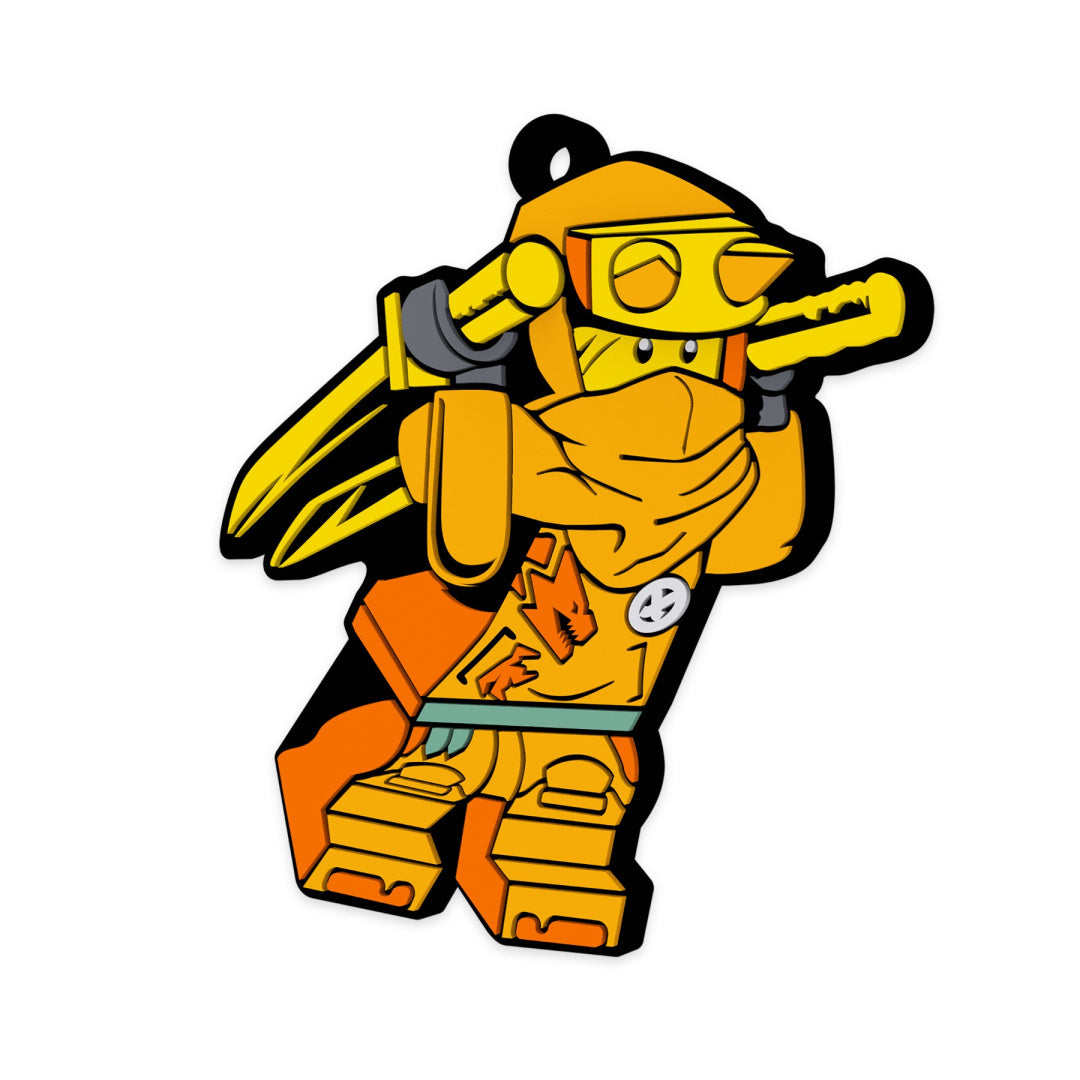 Magnes LEGO Ninjago Arin pomarańczowa postać ninja z bronią na białym tle