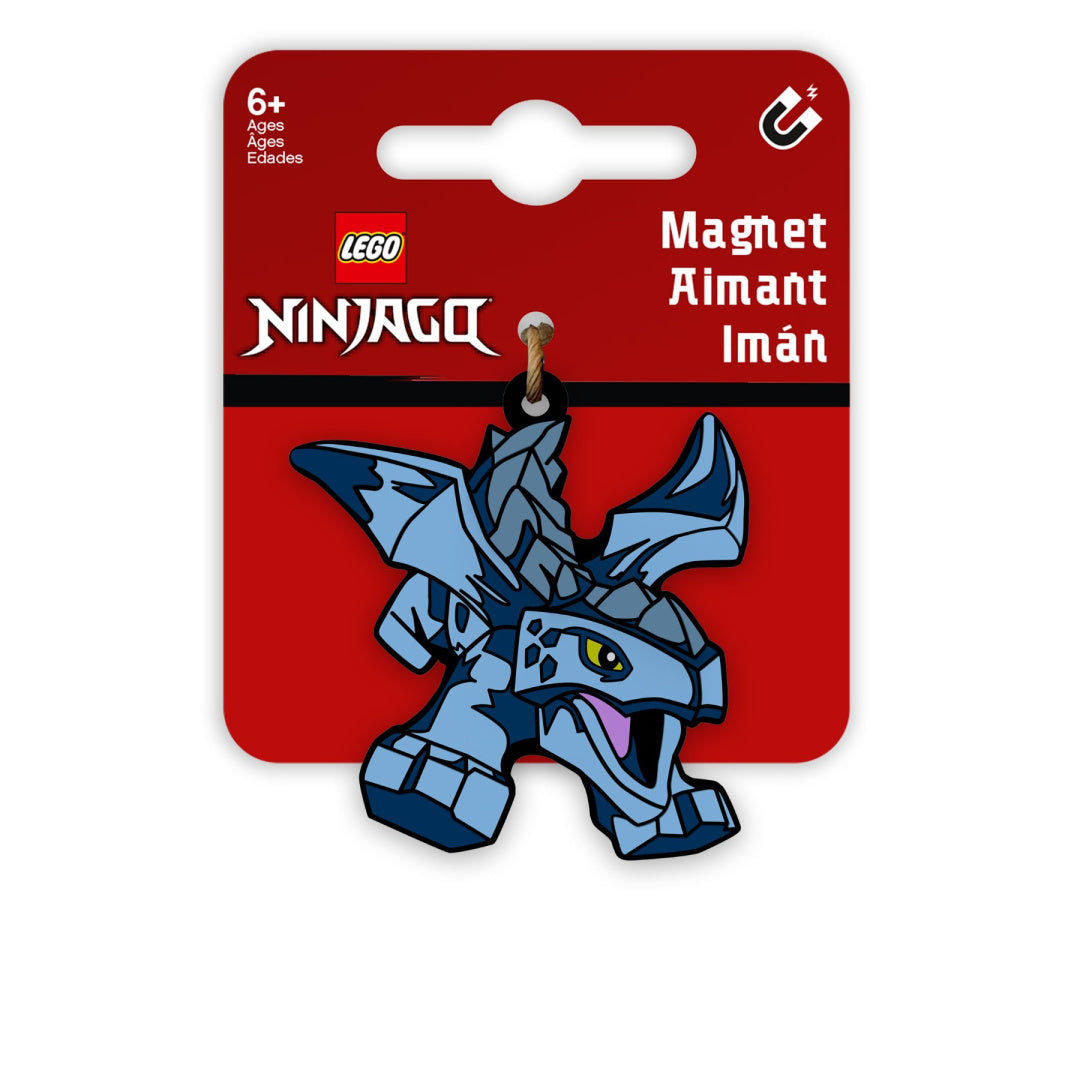 Magnes LEGO Ninjago Riyu w kształcie niebieskiego smoka na czerwonym tle opakowania
