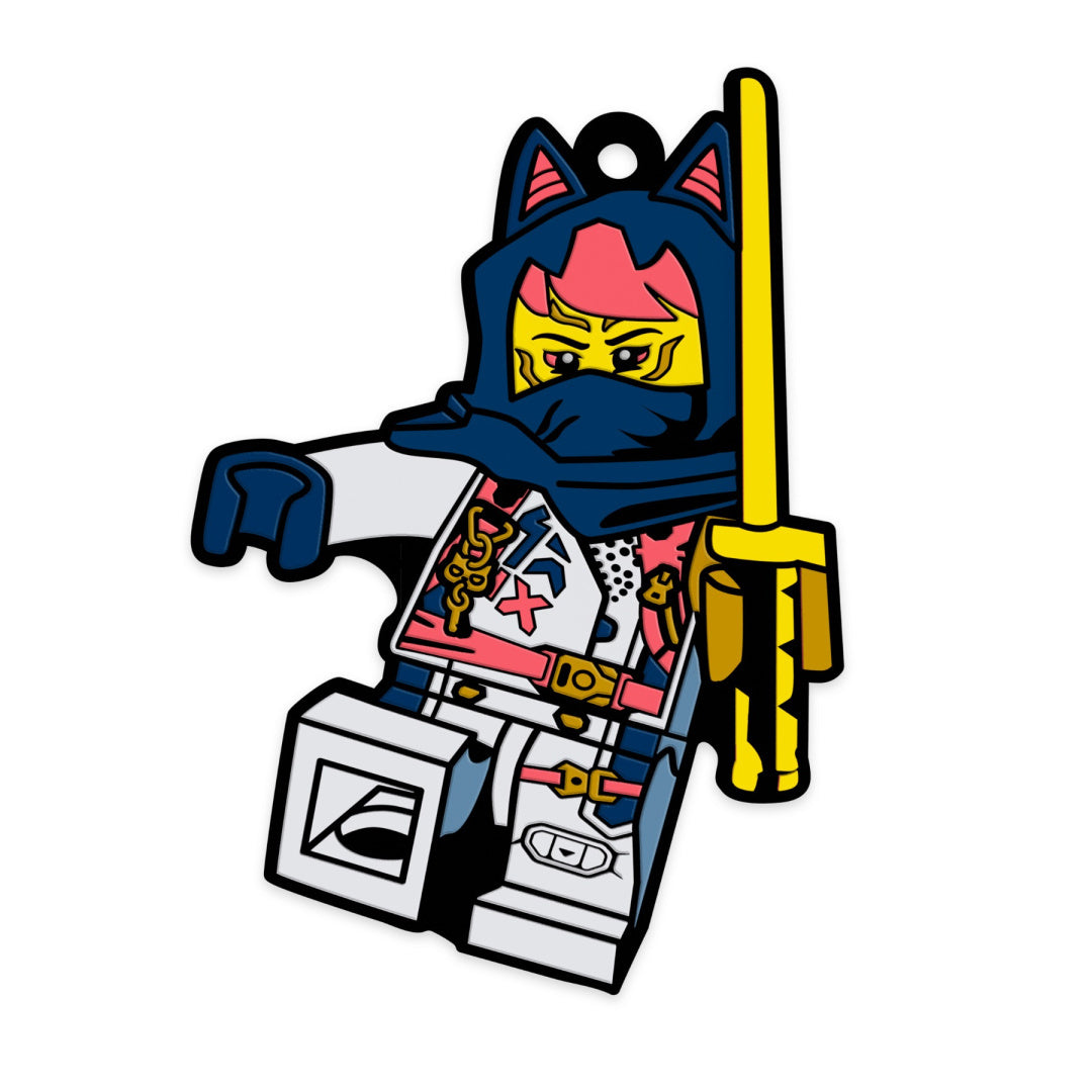 Magnes LEGO Ninjago Sora w kształcie figurki z mieczem i kapturem od BV JACOB COMPANY