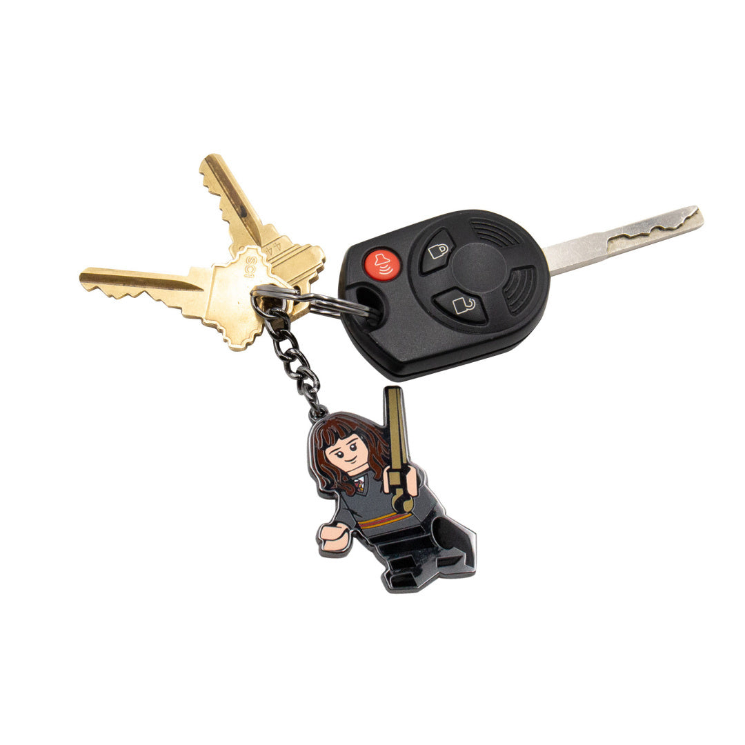 Brelok LEGO Harry Potter Hermiona przypięty do kluczy samochodowych i metalowych kluczy