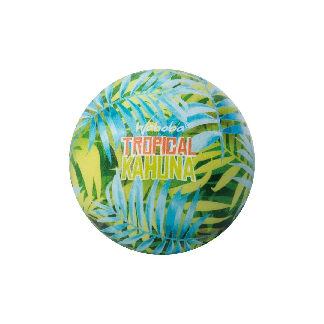 Kolorowa piłka na wodę Waboba Tropical Kahuna z tropikalnym wzorem liści do zabawy w basenie