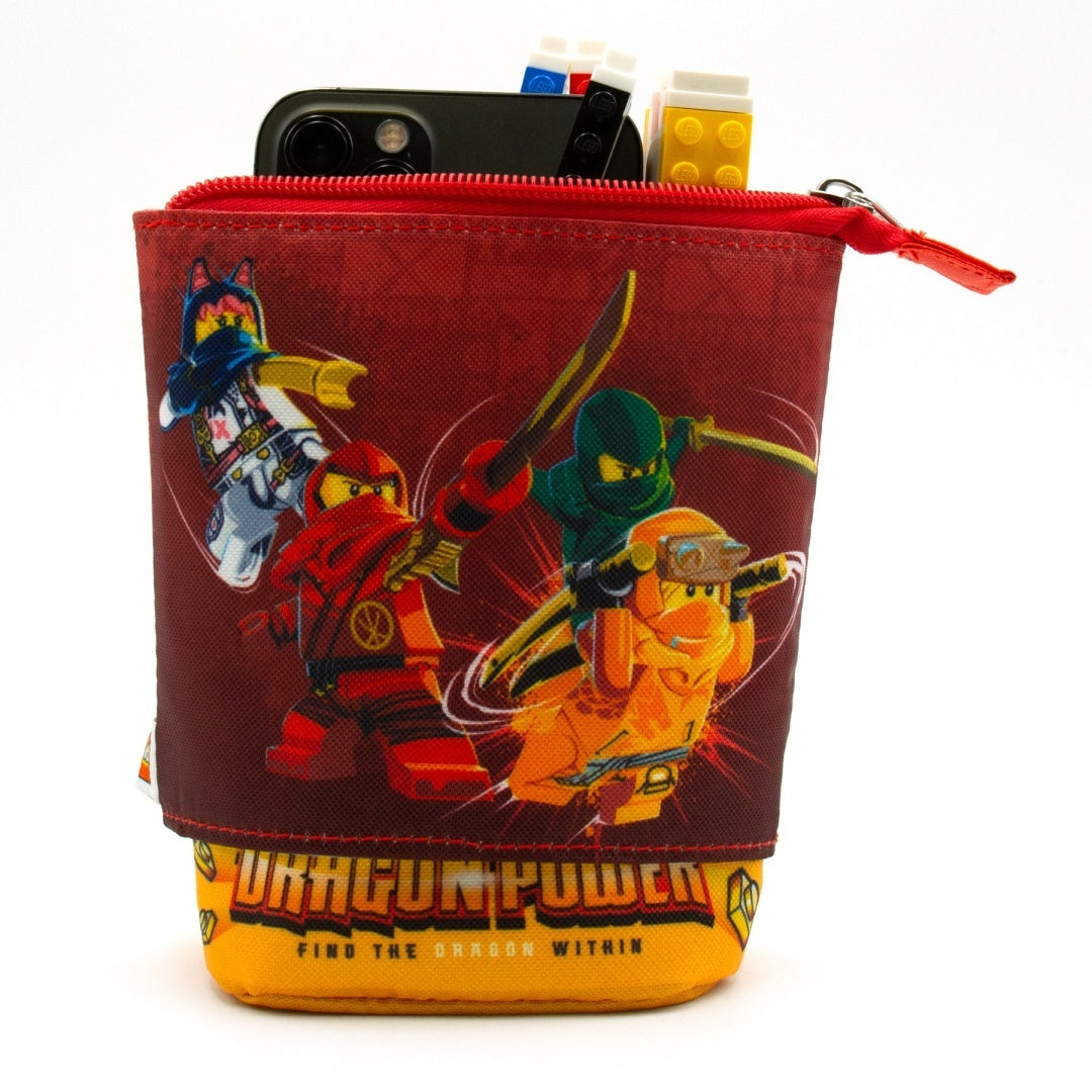 Piórnik LEGO Ninjago Dragon Power z czerwonym suwakiem i postaciami ninja w akcji