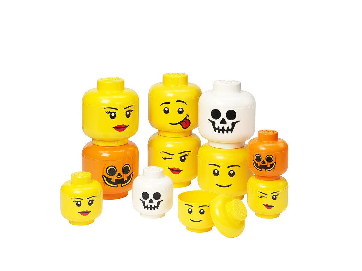 LEGO pojemnik LEGO duża głowa chłopiec i różne kolorowe głowy z twarzami na białym tle