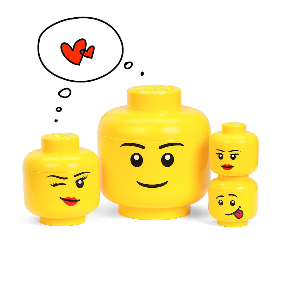 Pojemnik LEGO duża głowa chłopiec w żółtym kolorze z uśmiechniętą twarzą i dodatkowymi główkami