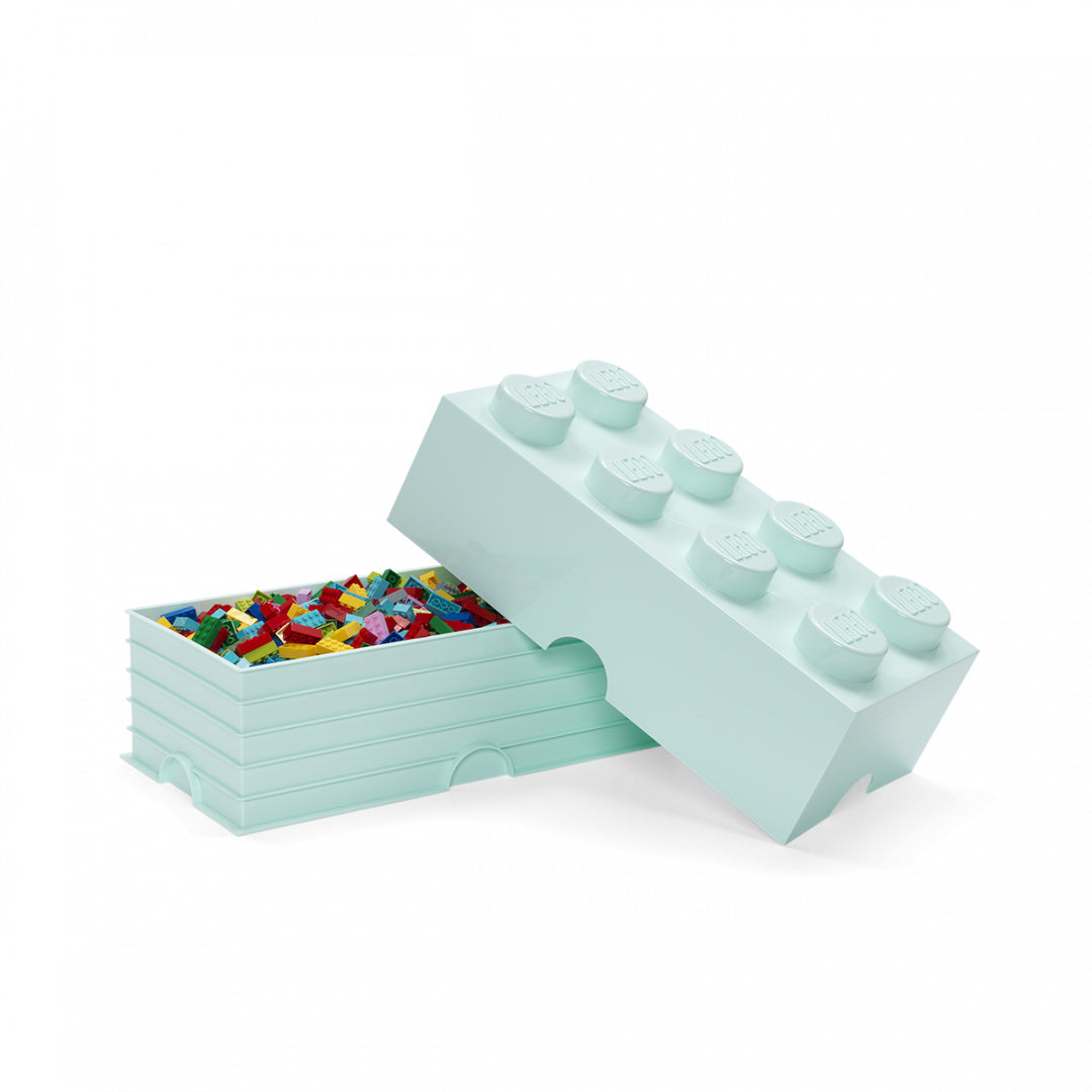 Pojemnik LEGO Brick 8 morski na klocki w kształcie dużego białego klocka LEGO z kolorowymi klockami w środku