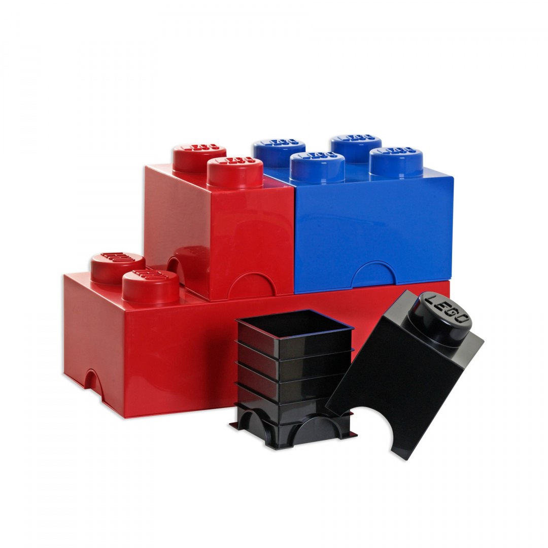 pojemnik LEGO czarny wraz z czerwonym i niebieskim pojemnikiem klockiem do przechowywania