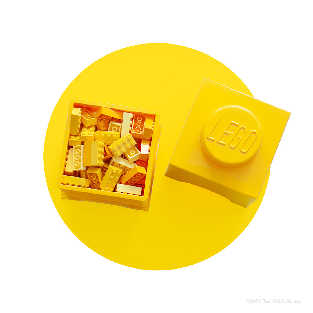 żółty pojemnik LEGO klocek żółty wypełniony małymi żółtymi klockami LEGO