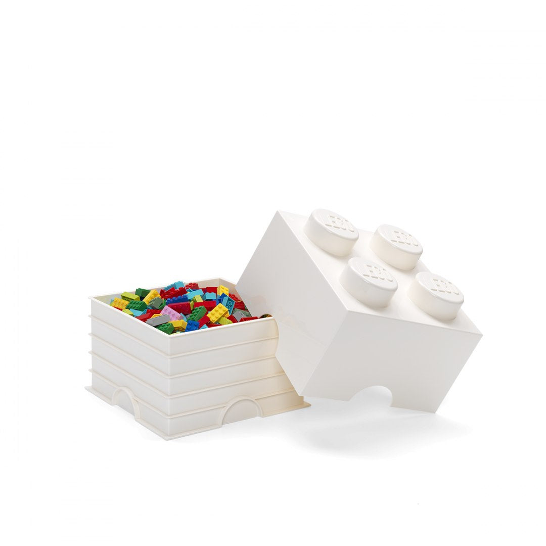 Biały pojemnik LEGO Brick 4 biały na klocki z otwartą pokrywą i kolorowymi klockami w środku