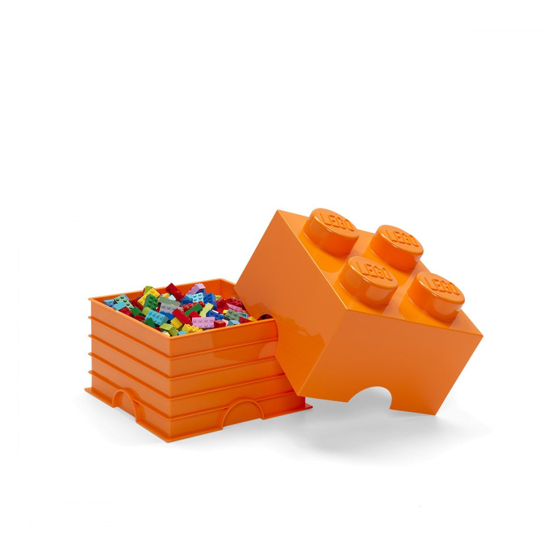 pomarańczowy pojemnik LEGO brick 4 w kształcie klocka z kolorowymi klockami w środku