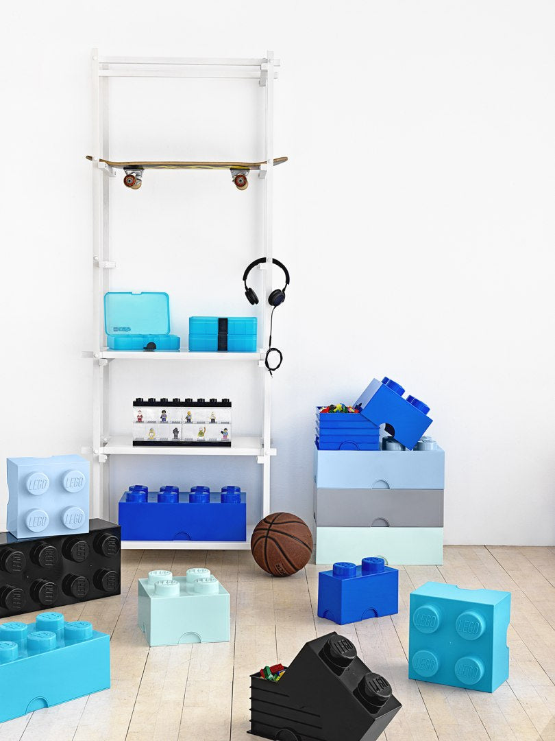 Pojemnik LEGO Brick 8 szary wśród kolorowych pojemników do przechowywania klocków LEGO