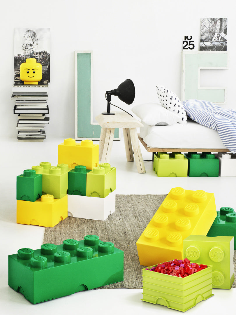 Pojemnik LEGO Brick 8 żółty i zielony do przechowywania klocków w nowoczesnym pokoju dziecięcym