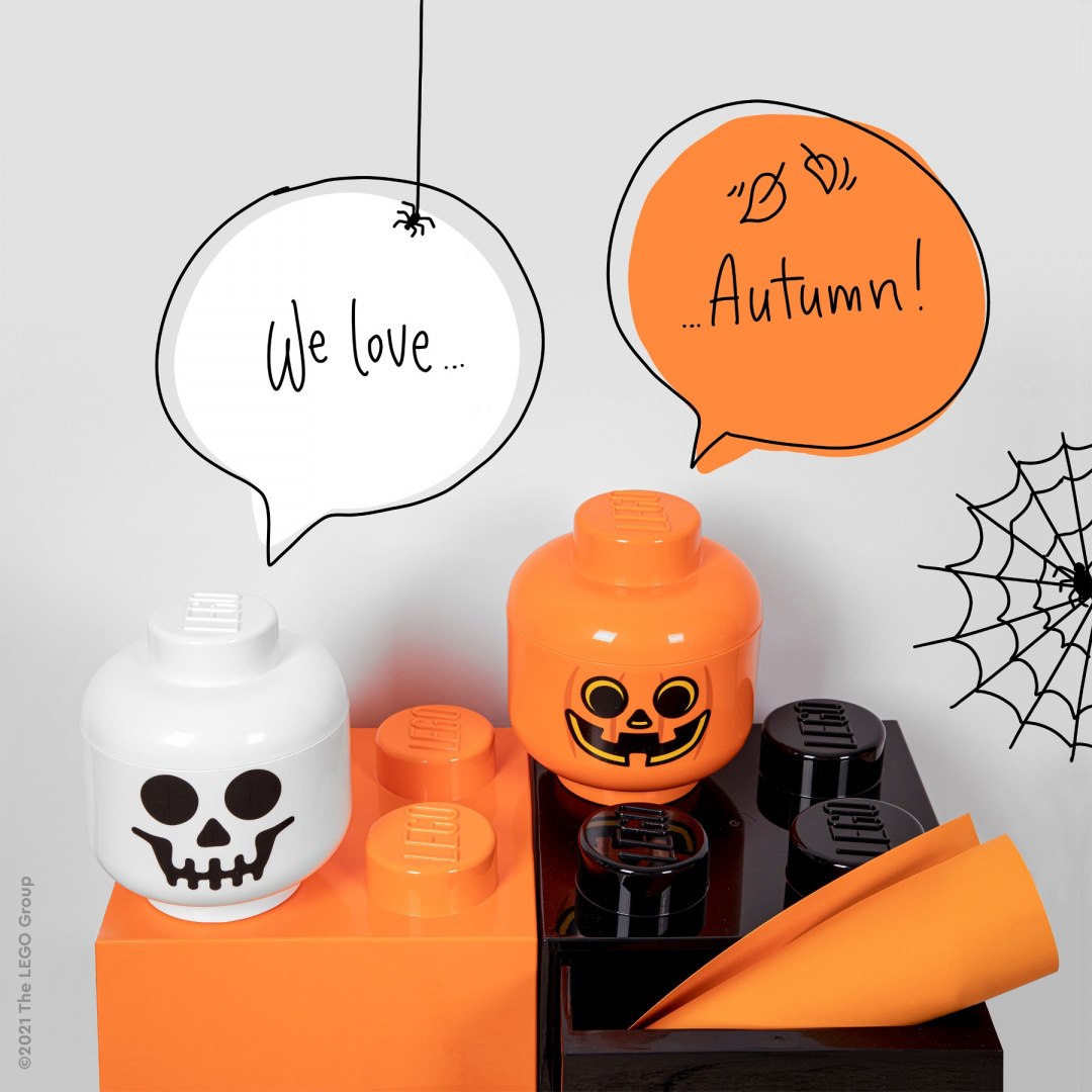 Pojemnik LEGO na zabawki w kształcie główki dyni i czaszki na Halloween z pomarańczowym i czarnym klockiem