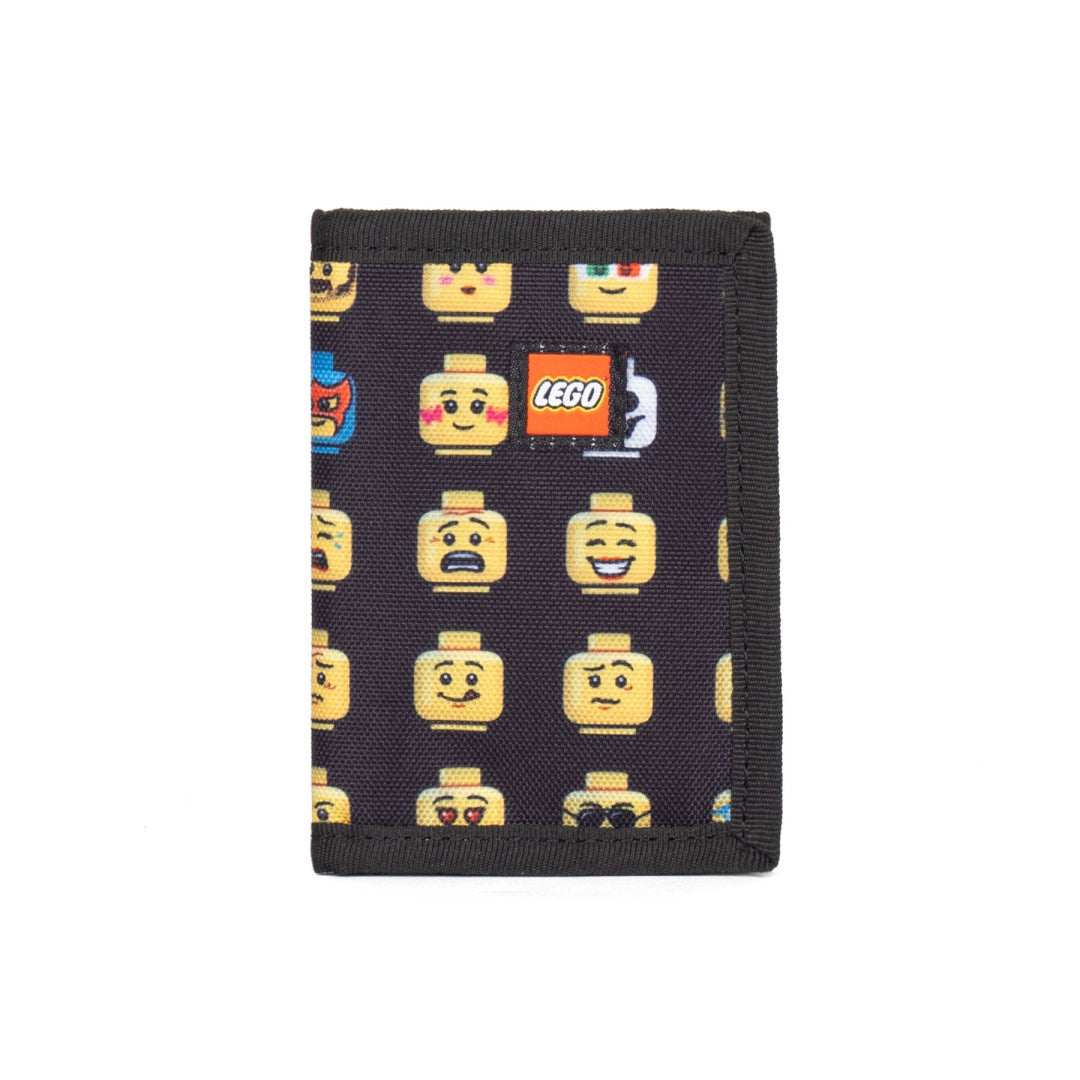czarny portfel LEGO Classic Minifigures z kolorowymi emotikonami minifigurek na materiale