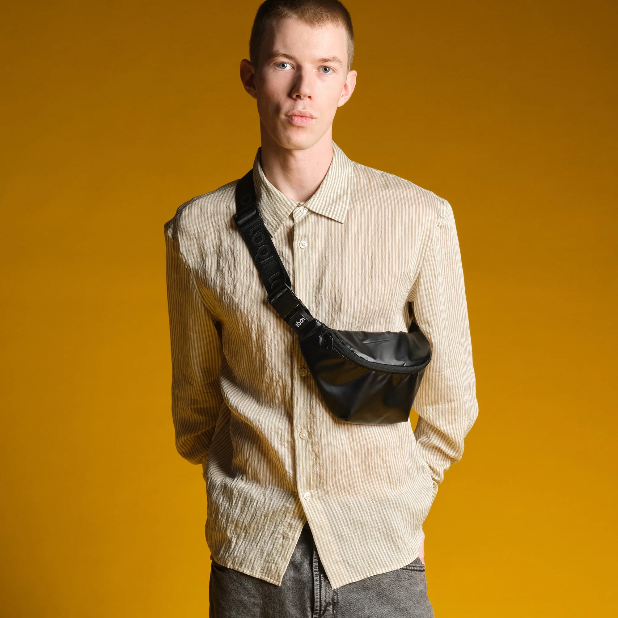 Nerka LOQI Metallic – czarna