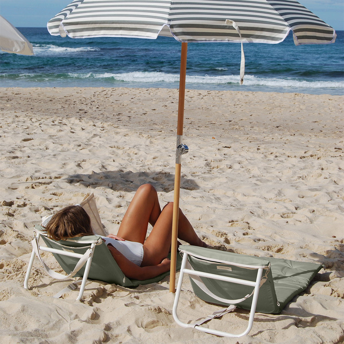 Rozkładany leżak plażowy – Seagrass