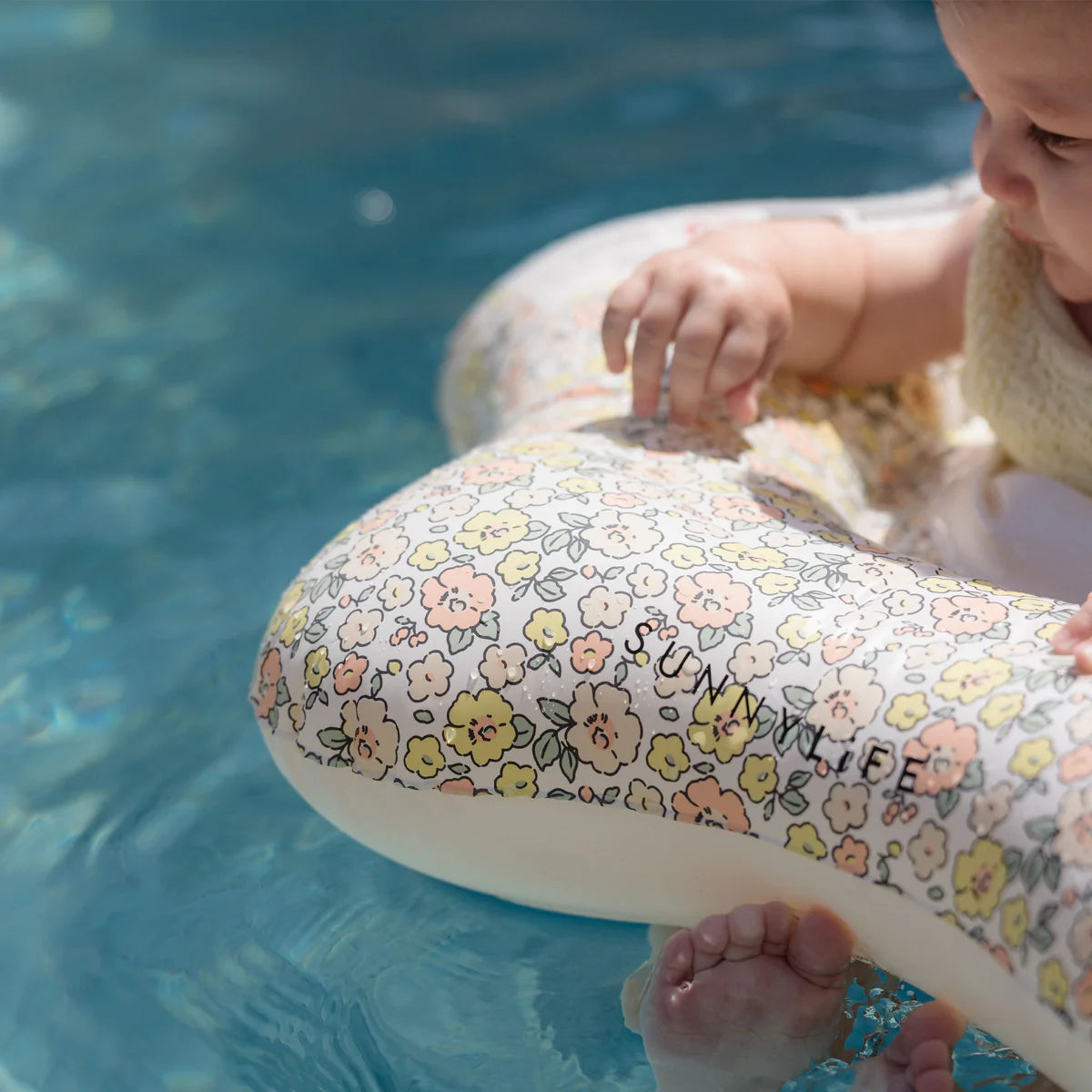 Swimming float for small children – Floats Into the Garden
