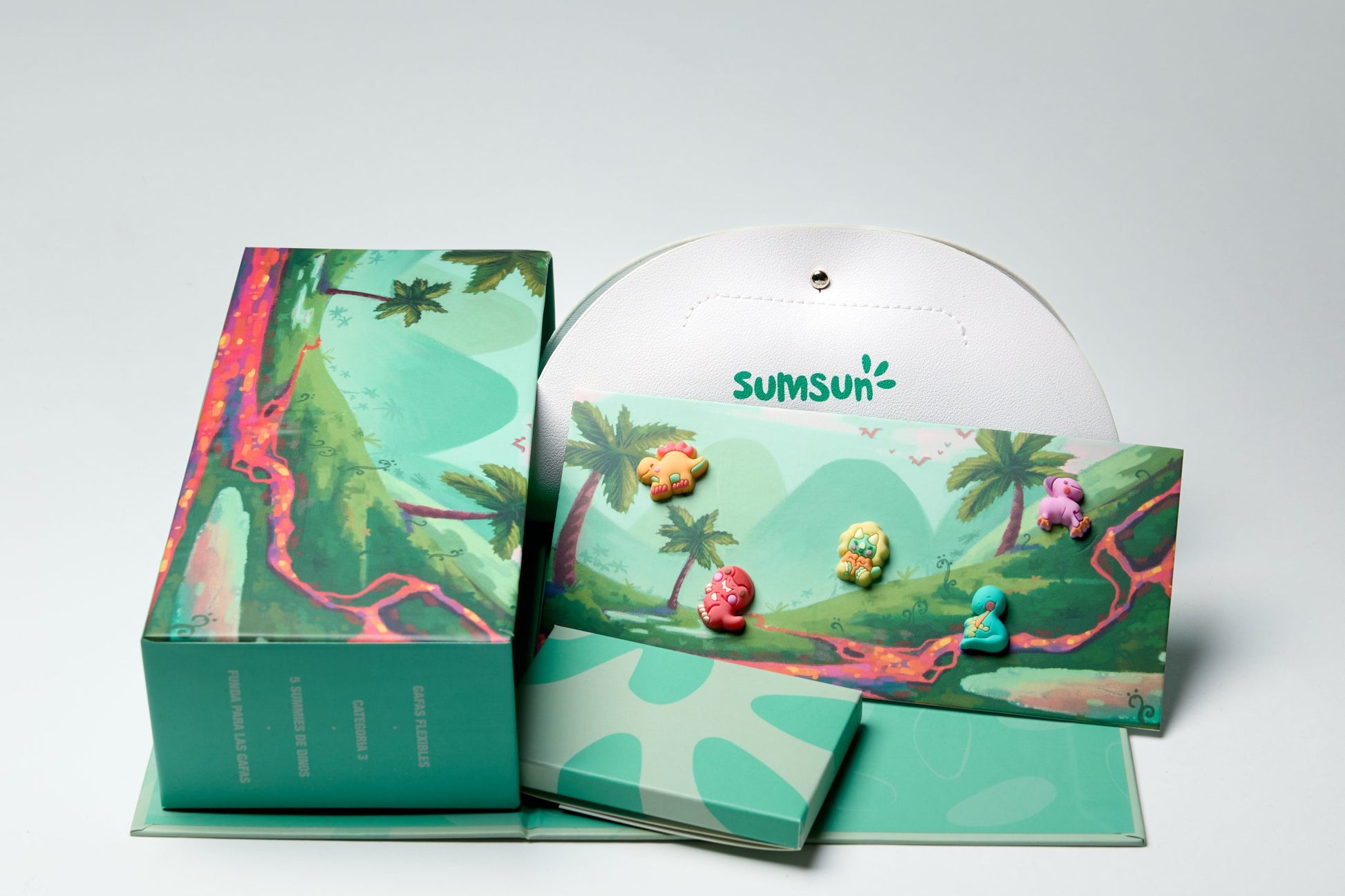 Opakowanie okulary przeciwsłoneczne dla dzieci marki BV JACOB COMPANY z kolorową grafiką i akcesoriami