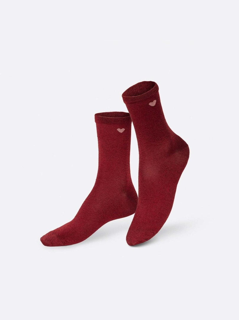 Czerwone skarpetki EMS Love Me Red z małym sercem na kostce od WABOBA AB