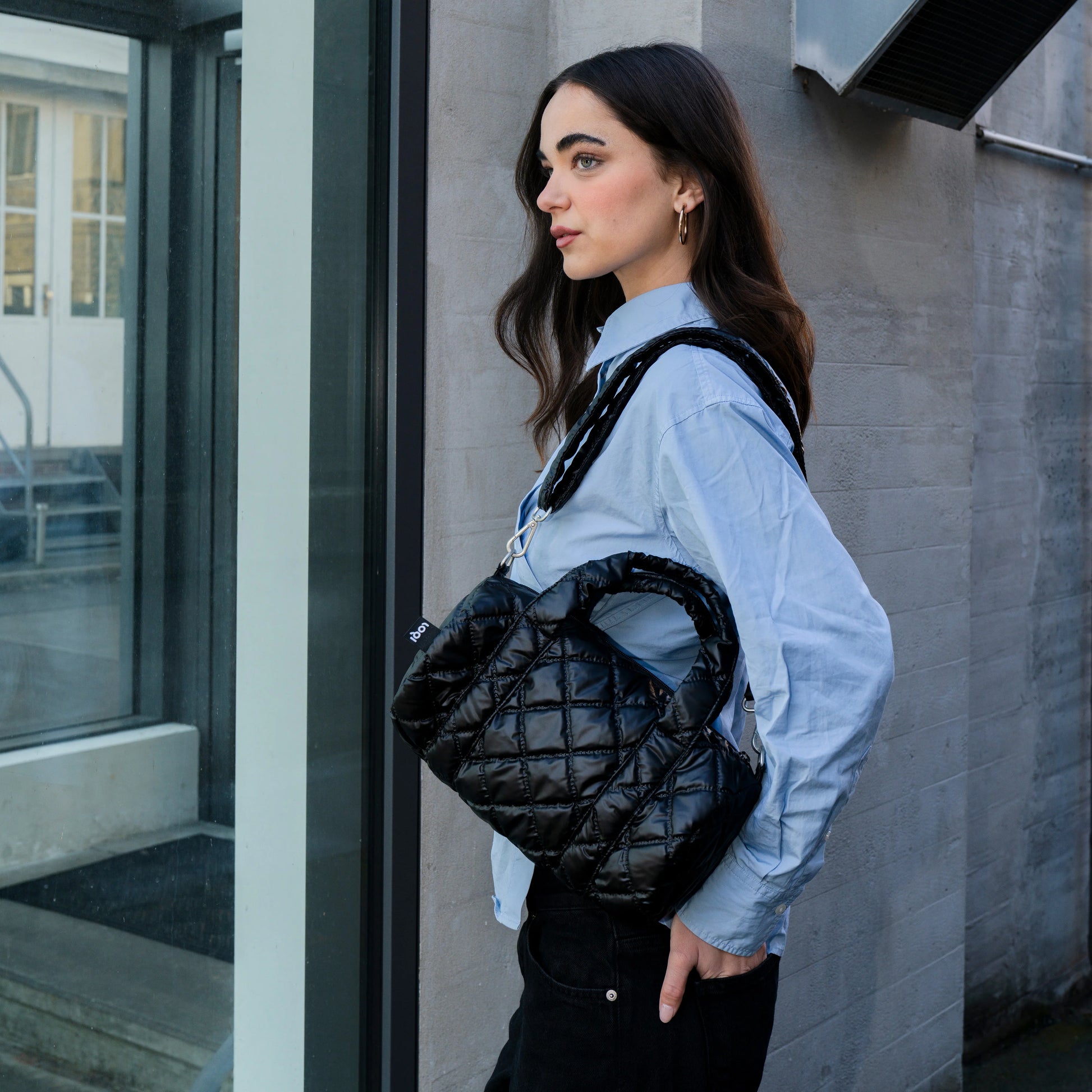 Torba weekender LOQI Metallic – Black Puffy (średnia)