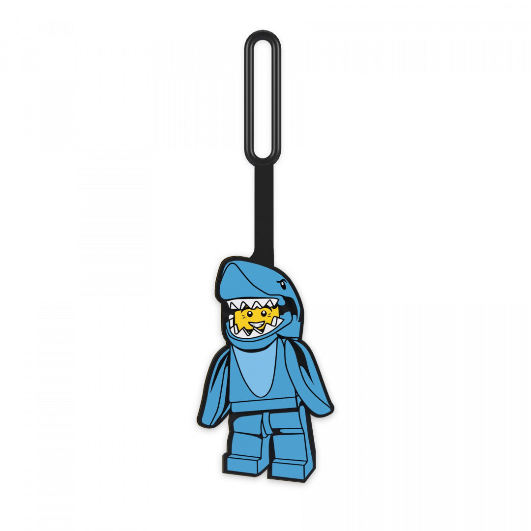Zawieszka LEGO rekin w kształcie niebieskiej figurki rekina z żółtą maską na białym tle