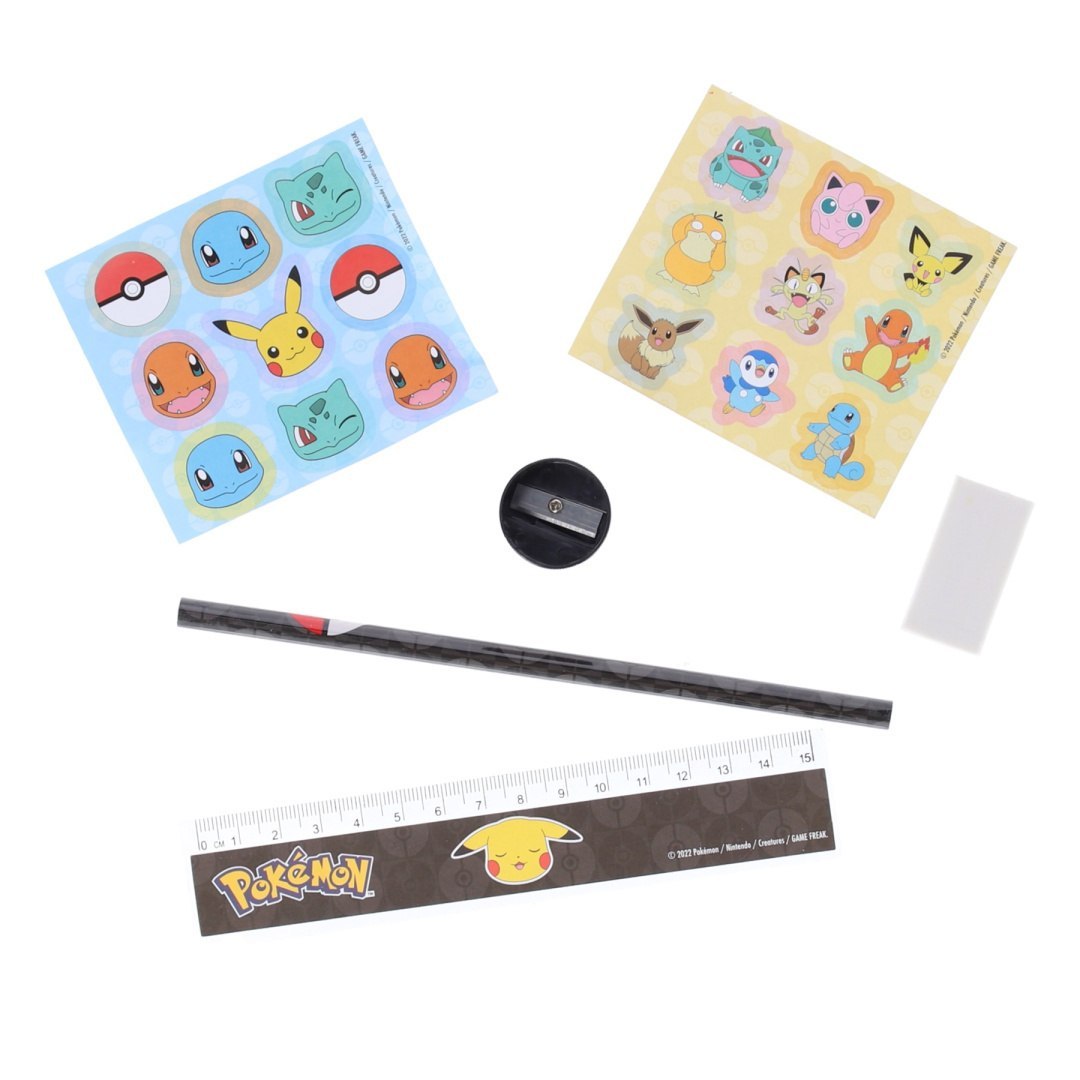 Kreativset Pokémon mit einem Bleistift, einem Anspitzer, einem Lineal und Aufklebern mit Pokémon-Figuren.