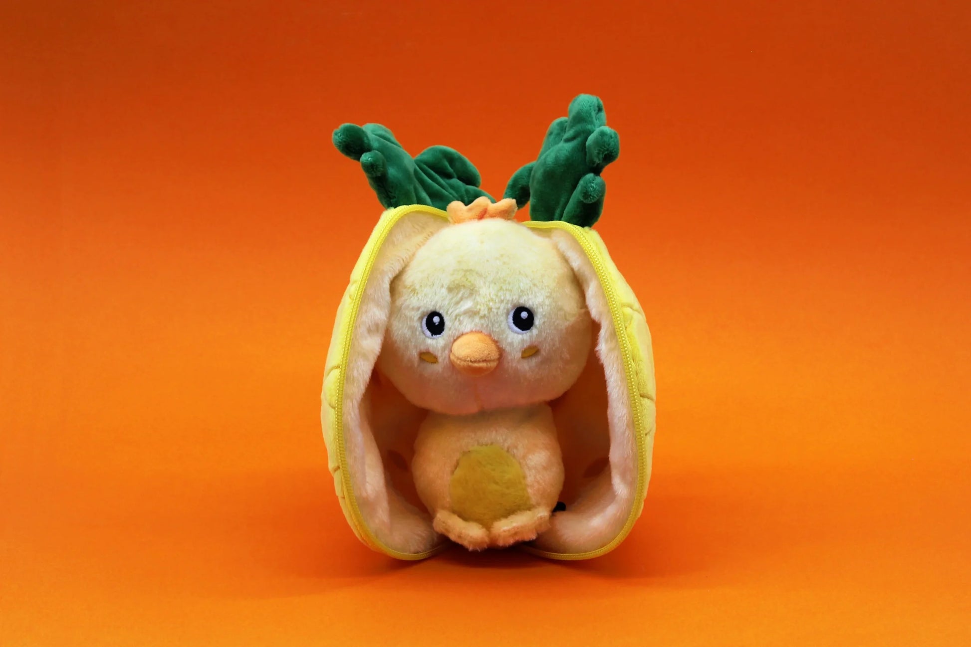 Pluszak kurczaczek ananas BV JACOB COMPANY miękki żółty zabawny pluszowy kurczak w skorupce ananasa