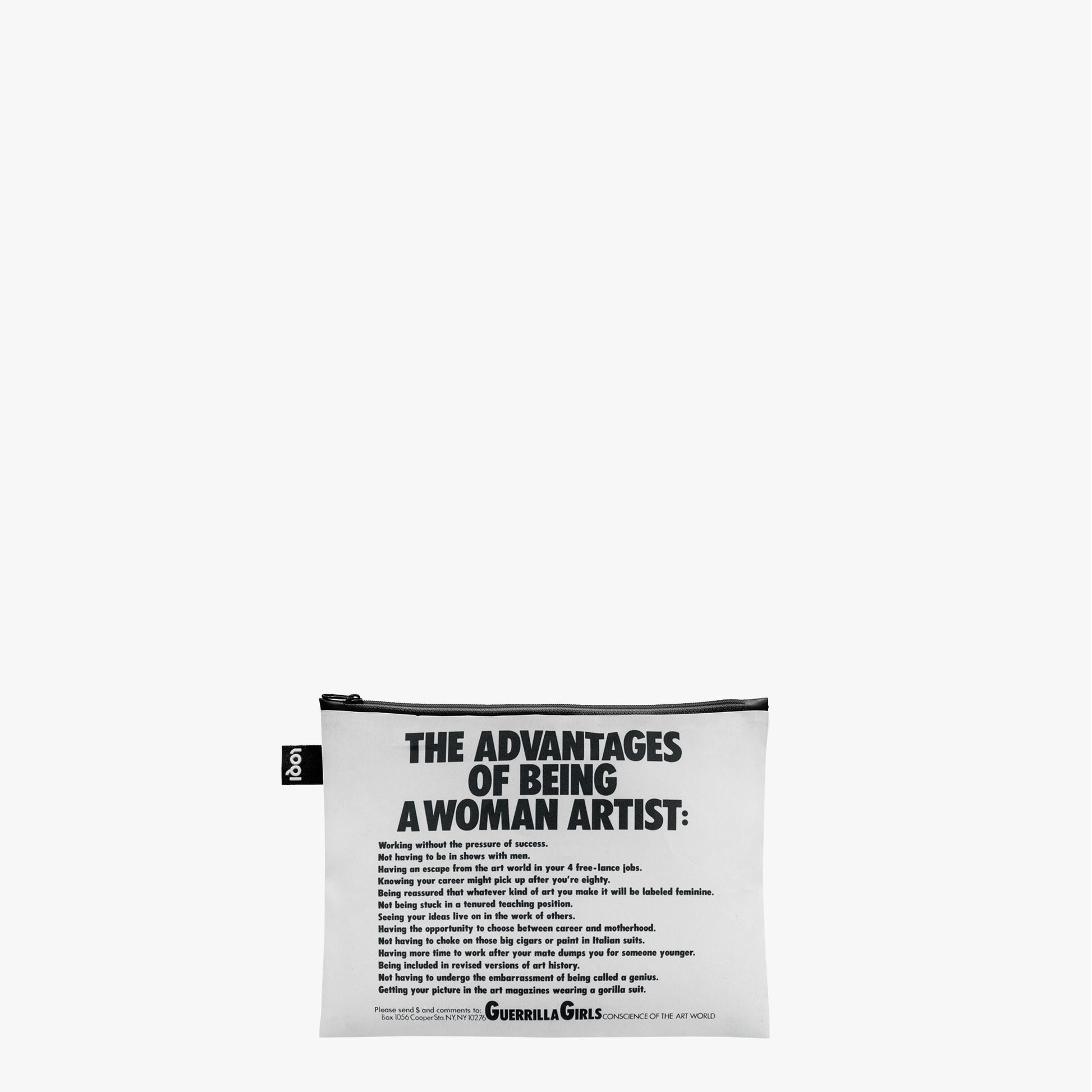 Biała saszetka z nadrukiem tekstowym zestaw saszetek LOQI Guerrilla Girls od marki LOQI