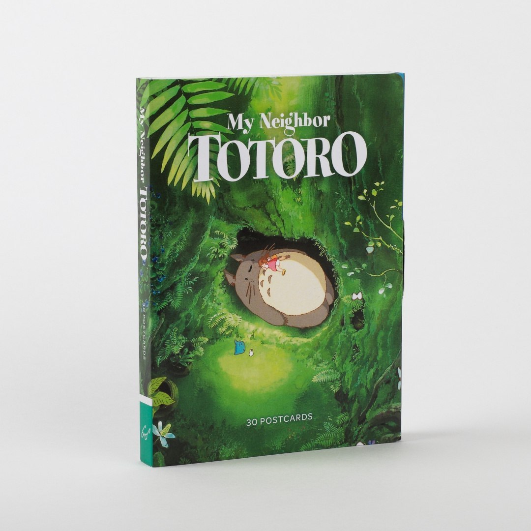 Zestaw pocztówek Mój Sąsiad Totoro z zieloną okładką i postacią Totoro śpiącą w lesie