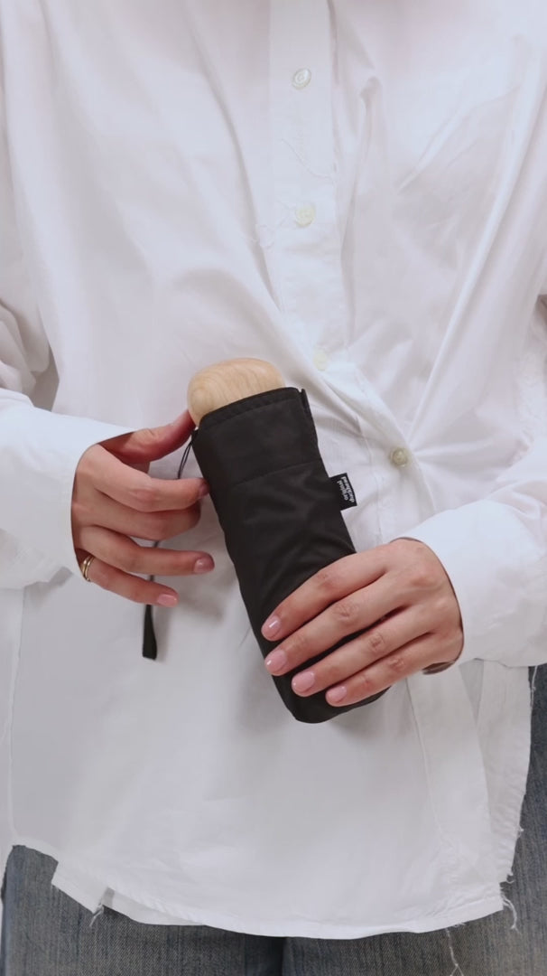 Załaduj wideo: Parasolka mini Original Duckhead – Black